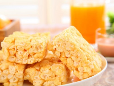 进口YEM辣炒年糕条110g火鸡面味膨化打糕条办公休闲小零食品